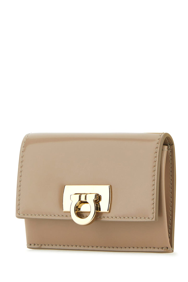 Beige leather coin purse