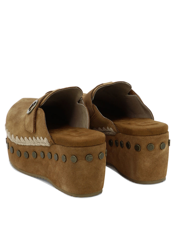 Suede Clogs Loafers & Slippers Marrone